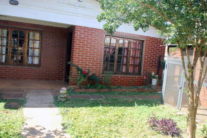 Venta Casa Posadas con Local comercial