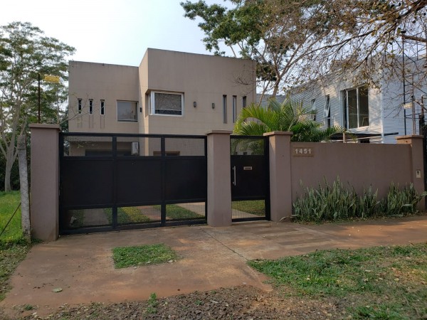 Casa minimalista con pileta