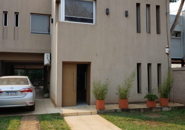 Casa minimalista con pileta